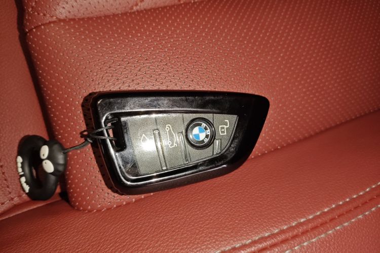 宝马3系 2024款 325Li M运动套装中控内饰11