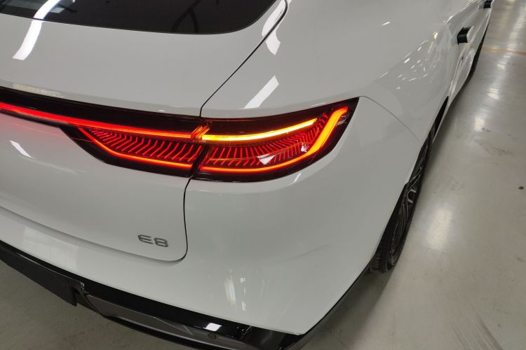 吉利银河 银河E8 2025款 575km 探索智驾版车身外观9