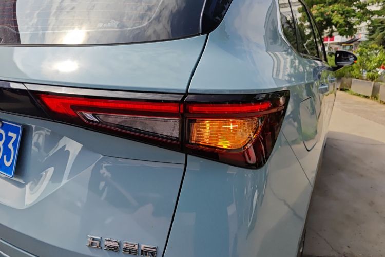 五菱汽车 五菱星辰 2021款 1.5T CVT星辉版车身外观9