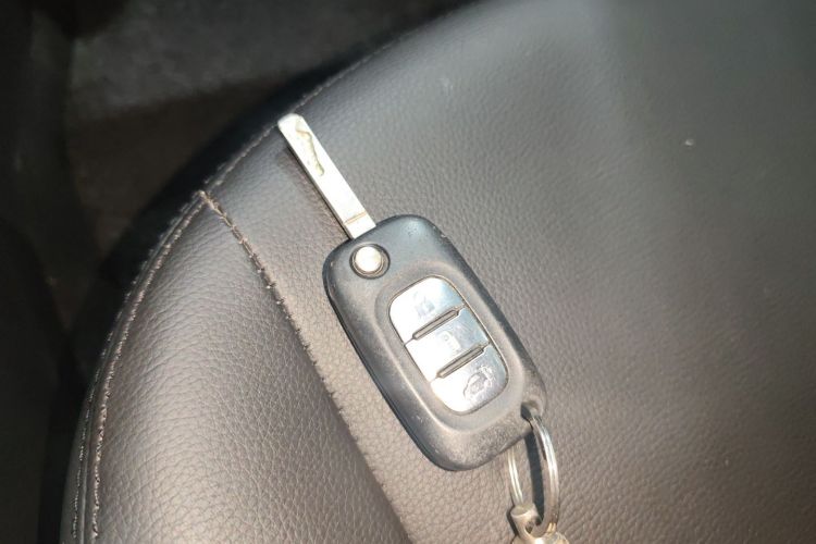 smart forfour 2016款 1.0L 52千瓦灵动版中控内饰11