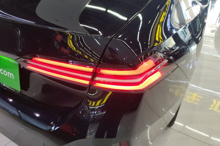 宝马5系 2024款 525Li M运动套装车身外观9