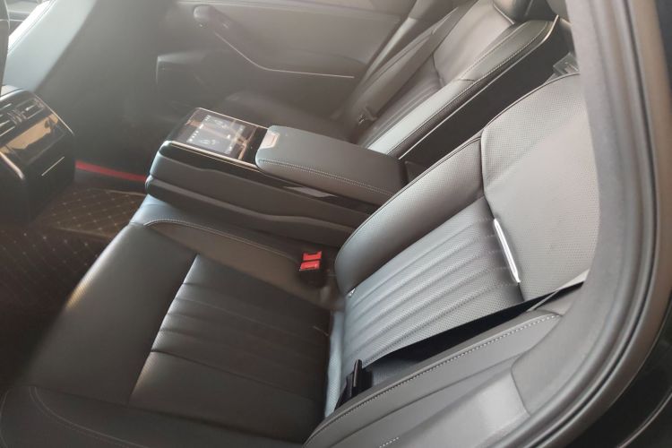 红旗H9 2023款 2.0T 智联旗享版中控内饰21