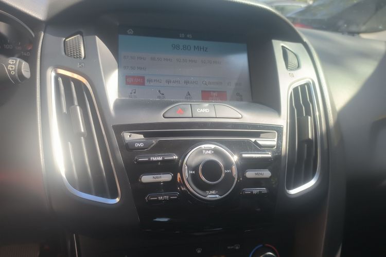 福特 福克斯 2018款 两厢经典 1.6L 自动风尚型智行版中控内饰16