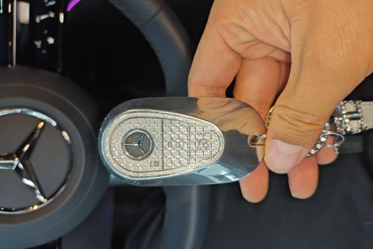 奔驰C级 2025款 C 260 L 运动版中控内饰11