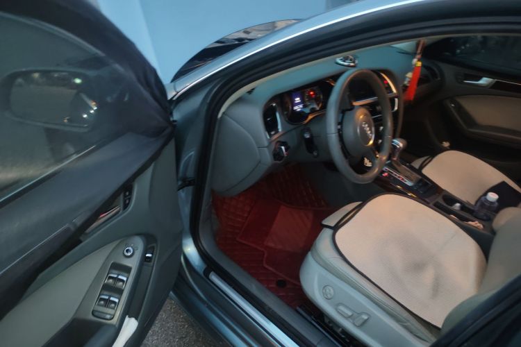 奥迪A4L 2013款 35 TFSI 自动标准型中控内饰20