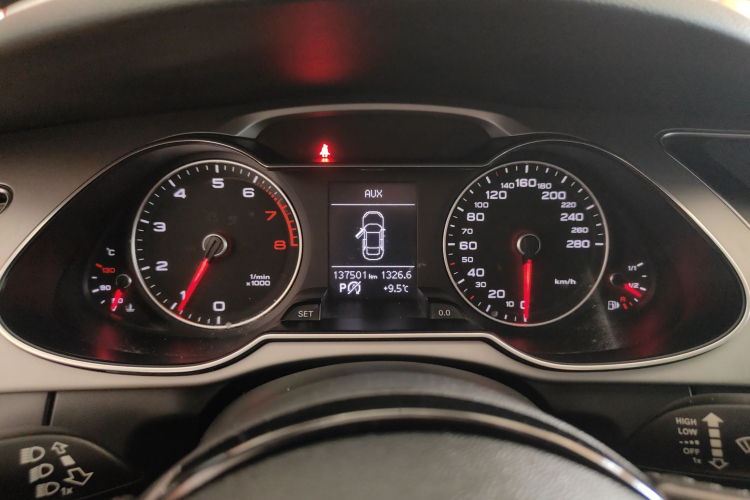 奥迪A4L 2016款 35 TFSI 自动标准型中控内饰14