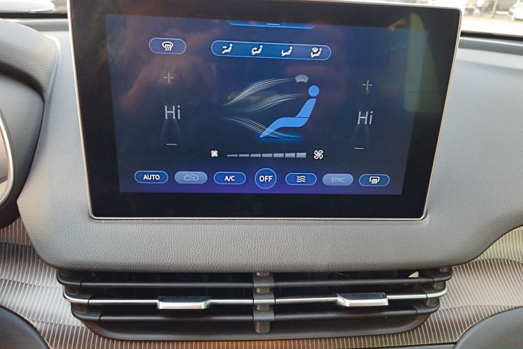 红旗E-QM5 2023款 改款 基础出行版中控内饰16