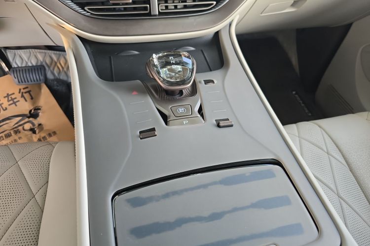 腾势D9 2024款 DM-i 980 四驱旗舰型中控内饰18