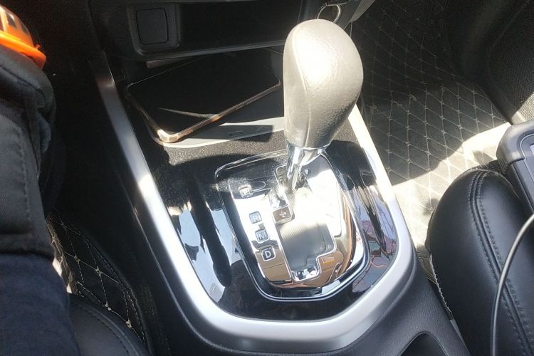 日产 纳瓦拉 2017款 2.5L自动两驱豪华版QR25局部细节18