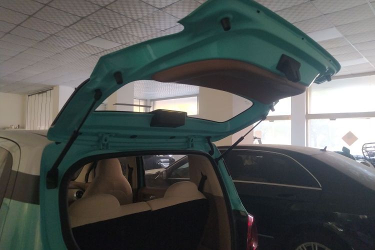 五菱汽车 宏光MINIEV 2025款 四门版 臻享+款机舱底盘23