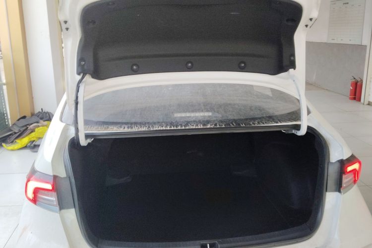 丰田 卡罗拉 2023款 1.8L 智能电混双擎 精英版机舱底盘23