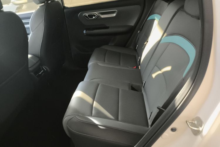 埃安 AION Y 2023款 Younger 星耀版中控内饰7004