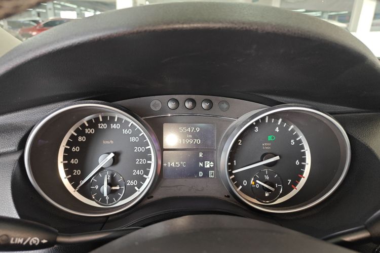 奔驰R级 2017款 R 320 4MATIC 商务型臻藏版中控内饰14