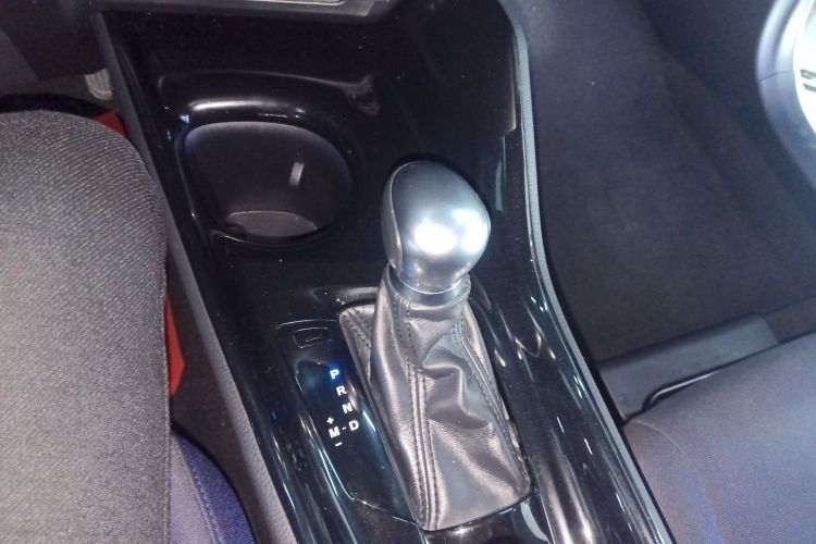 丰田C-HR 2018款 2.0L 领先天窗版 国V局部细节18