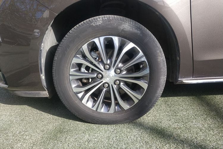 别克GL8 2023款 陆上公务舱 舒适型车身外观6007