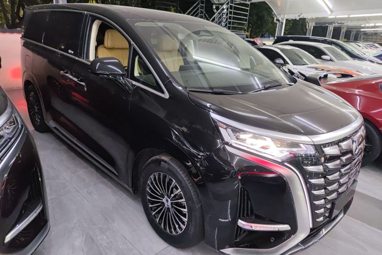 腾势D9 2024款 DM-i 980 四驱旗舰型车身外观3