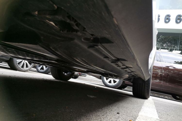 奔驰GLC 2024款 GLC 260 L 4MATIC 豪华型 5座局部细节9002