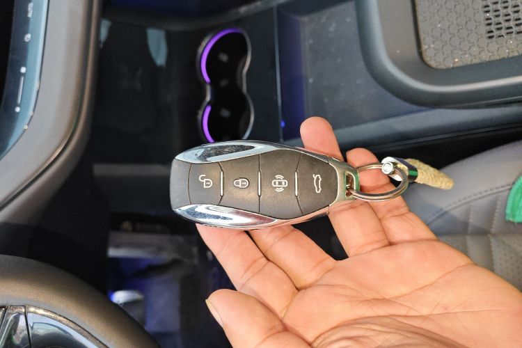 红旗EH7 2024款 690 Pro中控内饰11