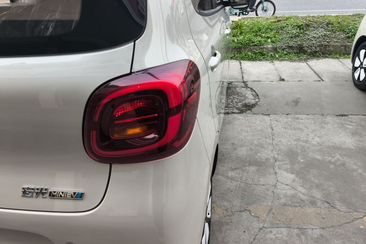 五菱汽车 宏光MINIEV 2025款 四门版 进阶款车身外观9