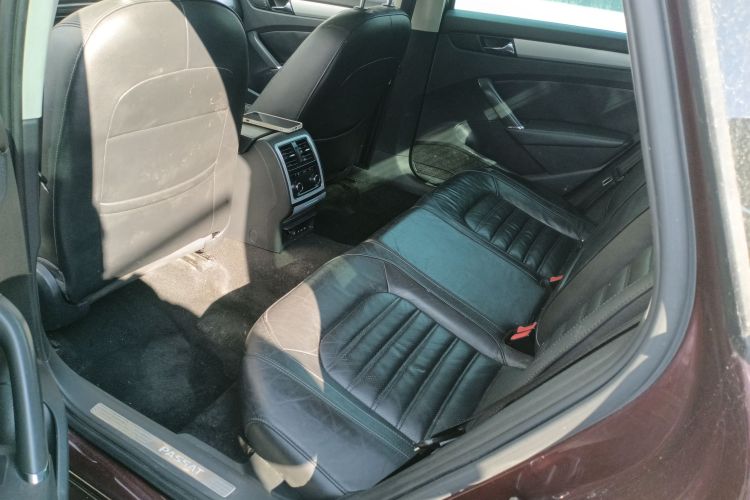 大众 帕萨特 2014款 1.8TSI DSG御尊版中控内饰7004