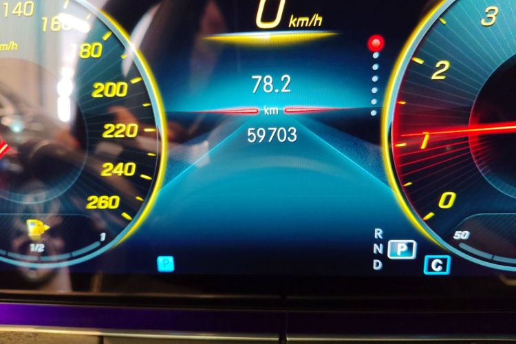 奔驰E级 2021款 改款 E 300 L 运动时尚型中控内饰15