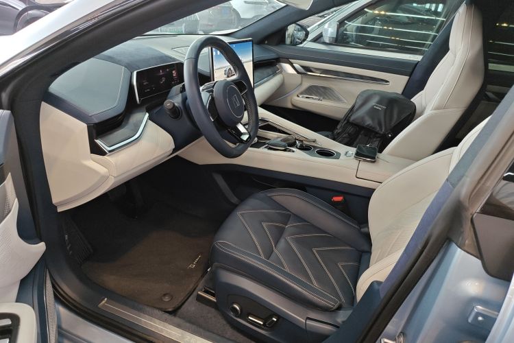 极氪001 2022款 超长续航双电机 YOU版中控内饰19