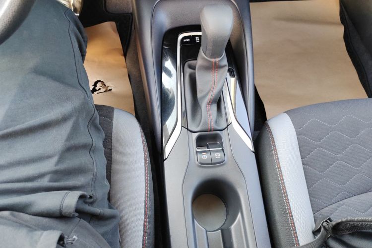 丰田 卡罗拉 2023款 1.2T 先锋版中控内饰18