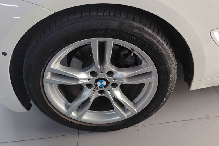 宝马3系GT 2019款 320i M运动套装车身外观6007