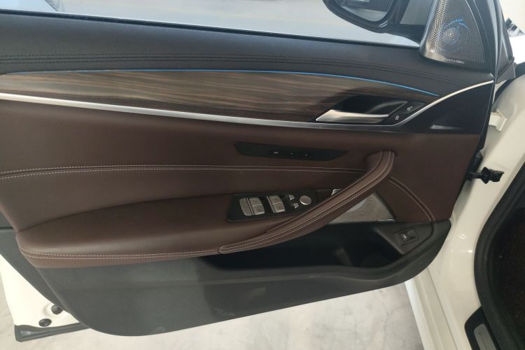 宝马5系 2019款 改款 530Li 领先型 豪华套装中控内饰47