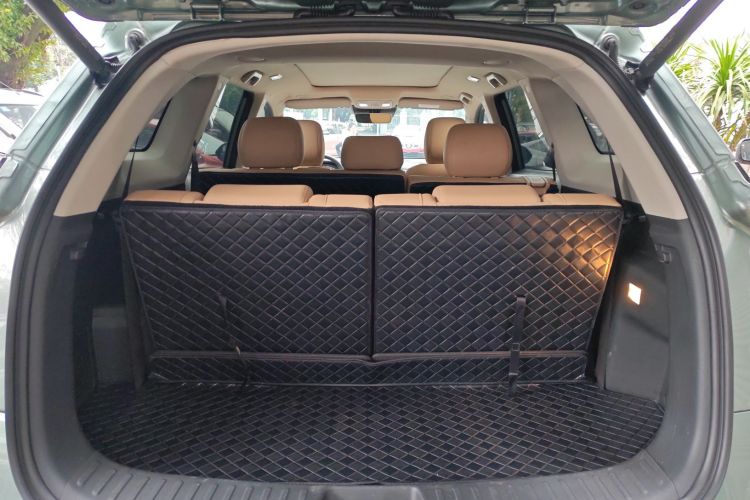 蓝电E5 2023款 1.5L DE-i 110KM旗舰型 7座机舱底盘23