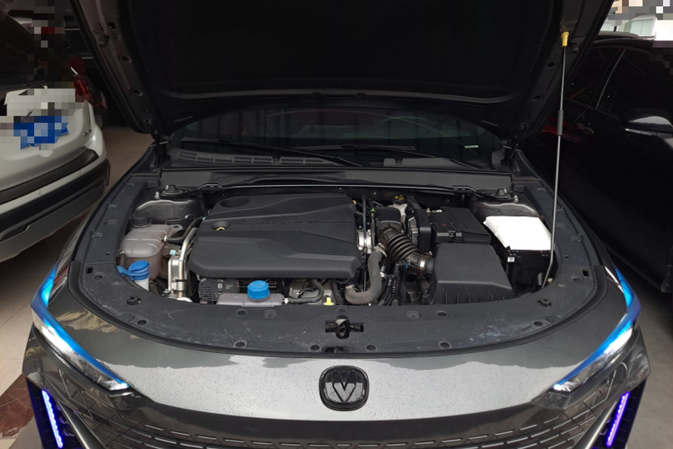 长安UNI-V 2025款 1.5T 500Bar高能版机舱底盘24