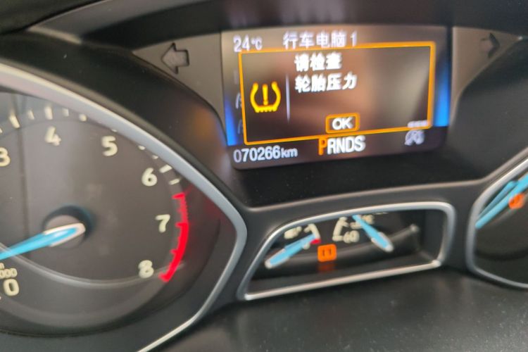 福特 福克斯 2017款 两厢 EcoBoost 180 自动精英型中控内饰15