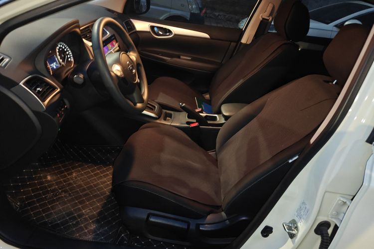 日产 轩逸 2024款 改款三 经典 1.6XE CVT舒适版中控内饰19