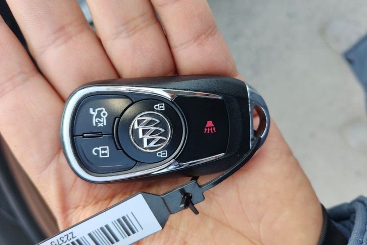 别克 君威 2017款 20T 精英型中控内饰11