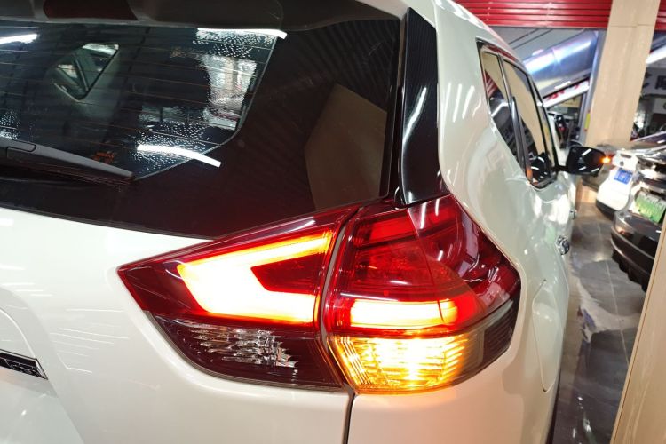 日产 奇骏 2019款 2.0L CVT舒适版 2WD车身外观6006