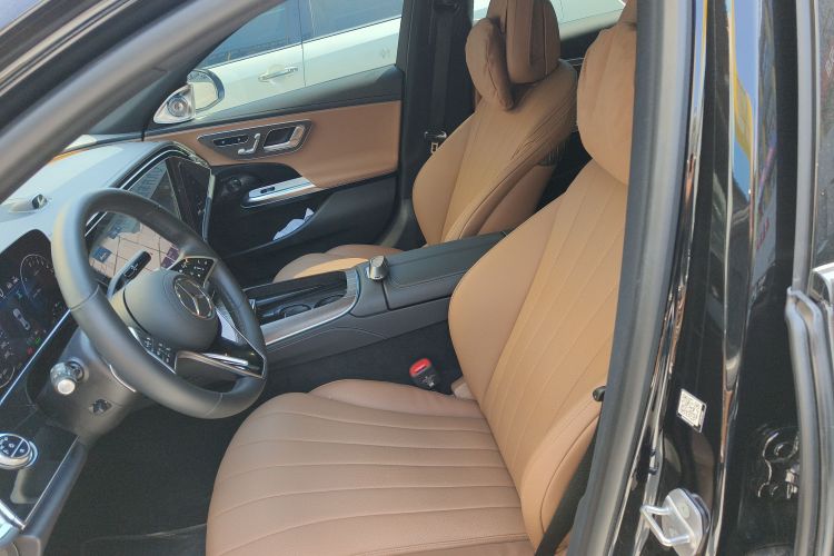 奔驰E级新能源 2024款 E 350 e L 插电式混合动力轿车中控内饰19