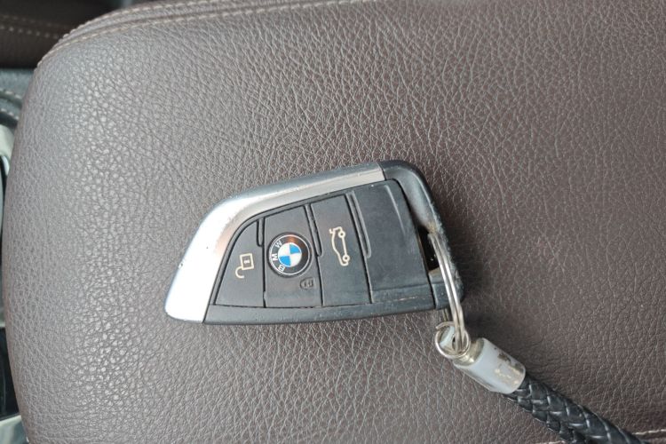 宝马1系 2021款 改款 120i M运动曜夜版中控内饰11