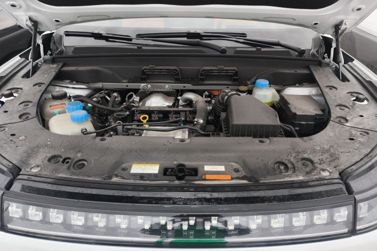 东风奕派 eπ008 2025款 210Ultra增程版 5座机舱底盘24