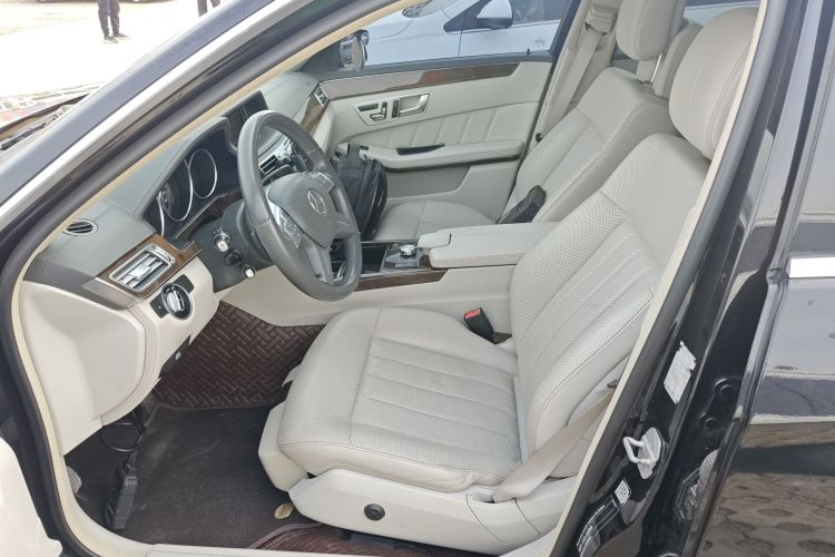 奔驰E级 2014款 E 300 L中控内饰19