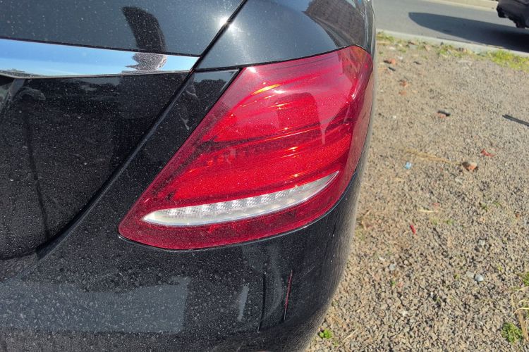 奔驰E级 2016款 E 200 L 运动型车身外观9