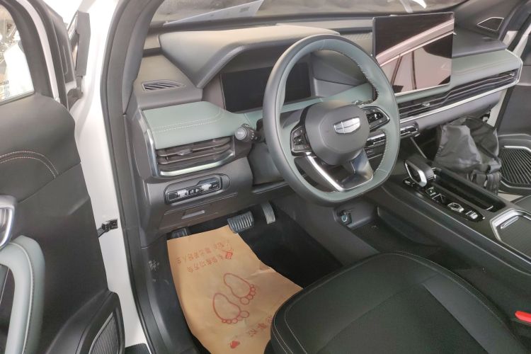 吉利汽车 豪越L 2024款 2.0T DCT尊贵型中控内饰7003