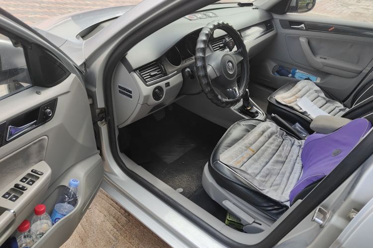 大众 宝来 2014款 1.6L 自动时尚型中控内饰20