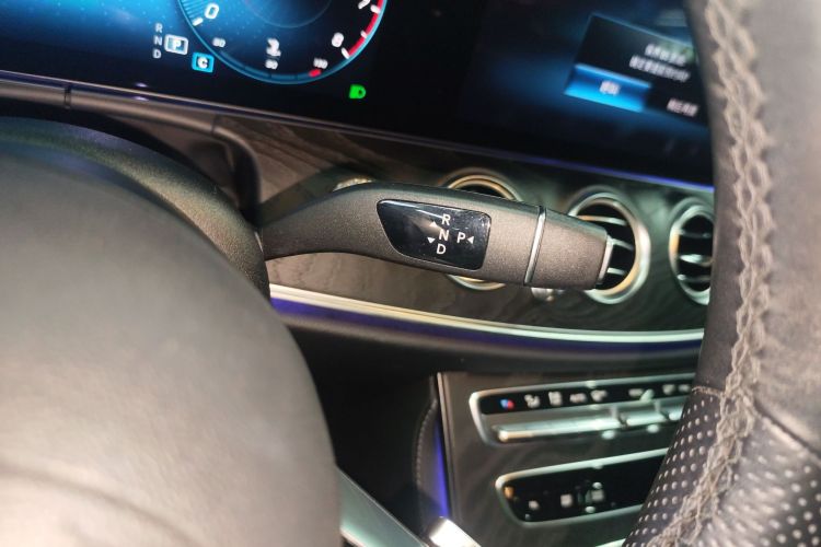 奔驰E级(进口) 2021款 改款 E 260 豪华型运动版局部细节18