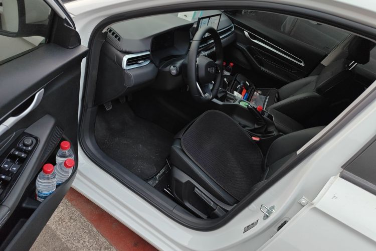 吉利汽车 帝豪 2026款 第4代 400万纪念款 1.5L 手动超越型中控内饰19