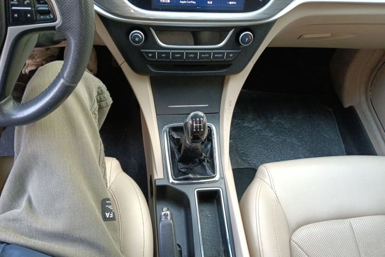 吉利汽车 帝豪 2017款 三厢百万款 1.5L 手动豪华型局部细节18