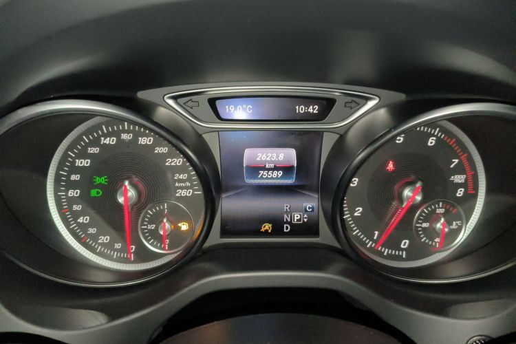 奔驰GLA 2017款 GLA 200 时尚型中控内饰14