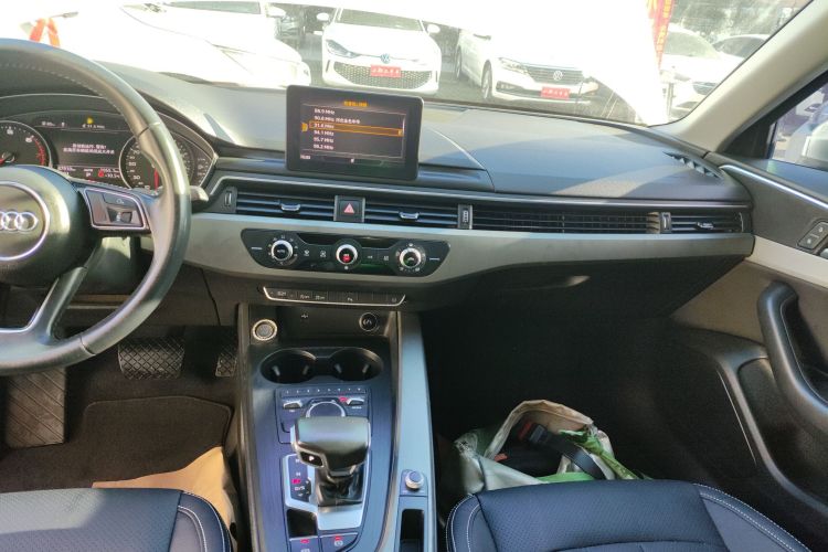 奥迪A4L 2019款 40 TFSI 进取型 国VI中控内饰16