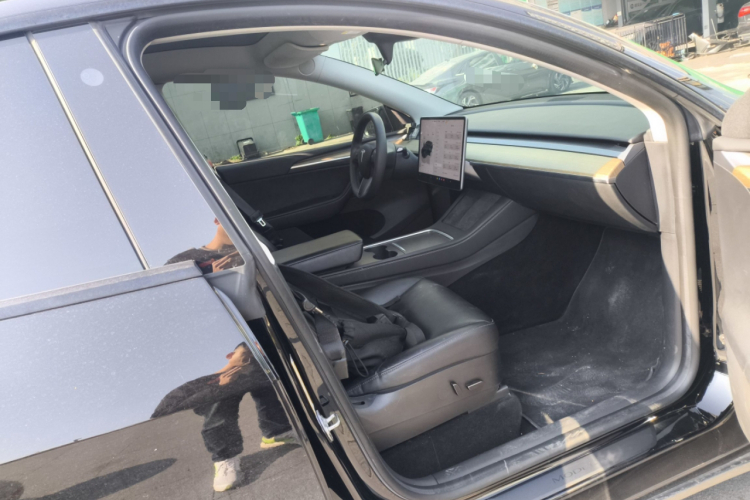 特斯拉 Model Y 2022款 改款 后轮驱动版局部细节9005