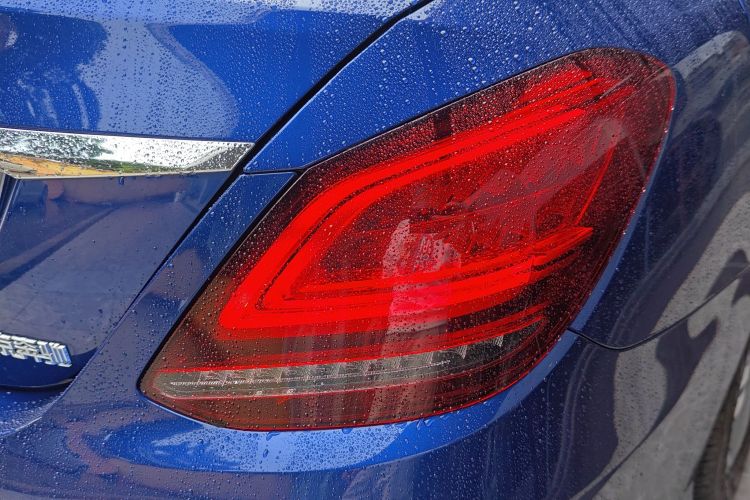 奔驰C级 2020款 改款 C 260 L 运动版车身外观9