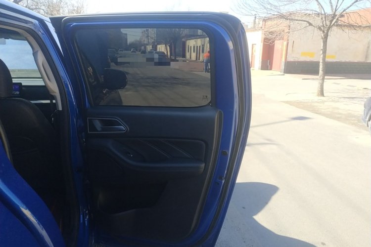 长城 炮 2023款 2.0T商用版手动柴油两驱精英型标箱GW4D20M中控内饰7006